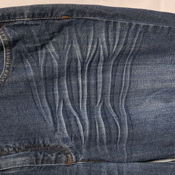 Cato Distressed - Picture 4 of 9